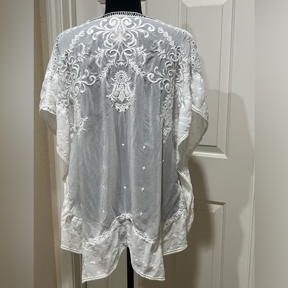 JOHNNY WAS WHITE EMBROIDERED CUT OUT CAFTAN STYLE TOP, SIZE S - Picture 4 of 9